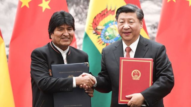 El presidente de Bolivia, Evo Morales, con el presidente de China, Xi Jinping.