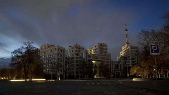 در پی این حمله قطعی برق در برخی از شهرهای اوکراین گزارش شده