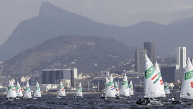 Competencia de vela, en la bahía de Guanabara, durante las Olimpiadas de Río 2016