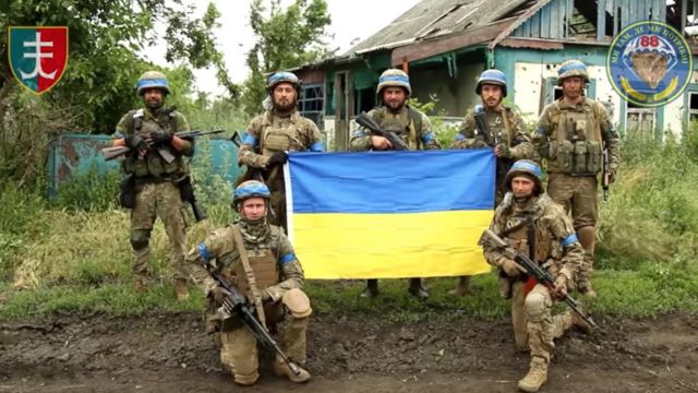 Украинские солдаты в селе Сторожевое