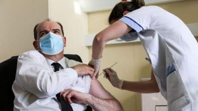 تزریق واکسن استرازنکا/آکسفورد به ژان کستکس نخست وزیر فرانسه