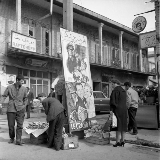 Rua de Teerã, capital iraniana, em 23 de julho de 1964