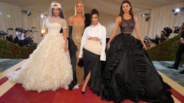 Da esquerda para direita: Kylie Jenner, Khloé Kardashian, Kourtney Kardashian e Kendall Jenner
