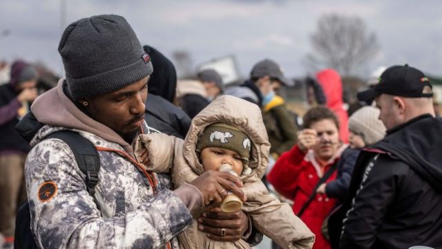الآلاف من اصول شرق أوسطية وإفريقية هربوا من أوكرانيا باتجاه الحدود مع بولندا