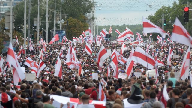 مظاهرة حاشدة مطالبة بالديمقراطية في بيلاروسيا