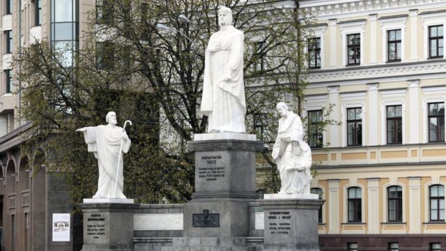 Estatua de Santa Olga de Kiev.
