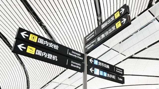 北京大兴国际机场的国内登机与国际登机指示牌