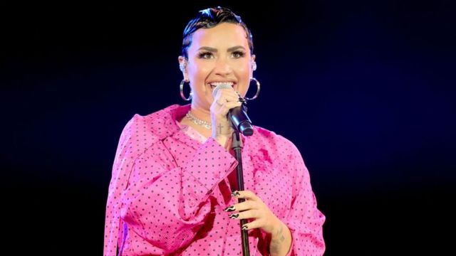 La Cantante Demi Lovato Anuncia Que Se Identifica Con El Genero No Binario Bbc News Mundo