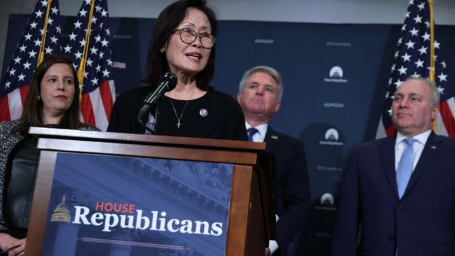 朴银珠（左二）2020年当选美国众议员，成为首批在联邦层面当选官员的三位韩裔女性之一。(photo:BBC)