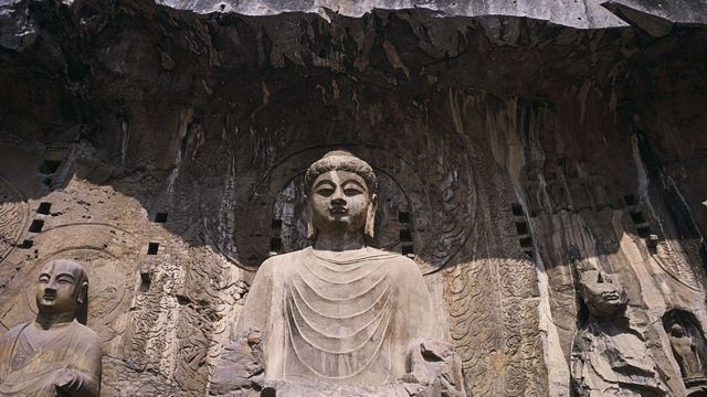 Estatua de Vairocana en las Cuevas de la Puerta del Dragón