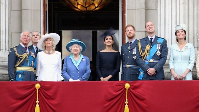 İngiltere Kraliyet Ailesi'nin garip ve ayrıcalıklı dünyası