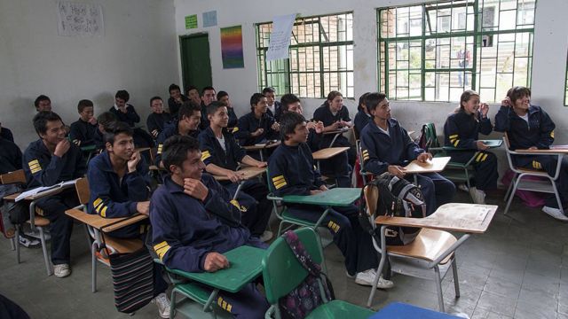 Alumnos de una escuela del área de Bogotá
