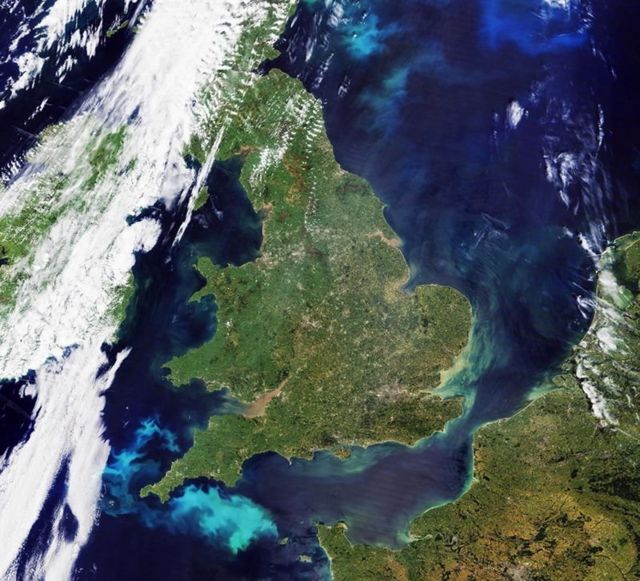 توده عظیمی از فیتوپلانکتون‌ها در آب‌های مجاور سواحل جنوب‌غربی بریتانیا دیده می‌شوند