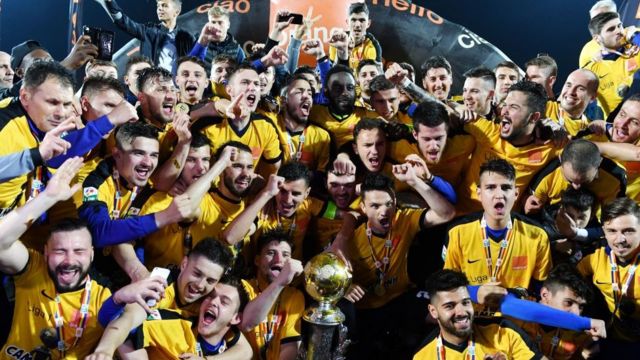 Los jugadores del Viitorul celebran la conquista del título rumano.