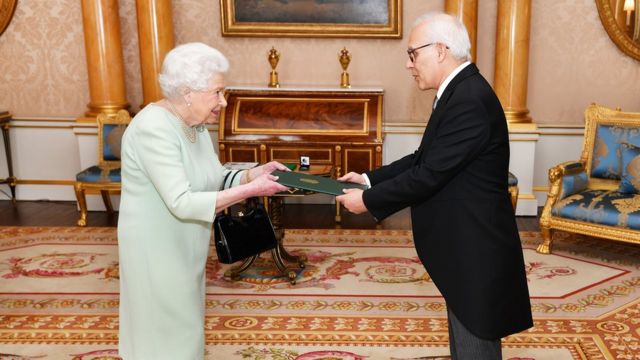 Rainha Elizabeth e o embaixador Fred Arruda
