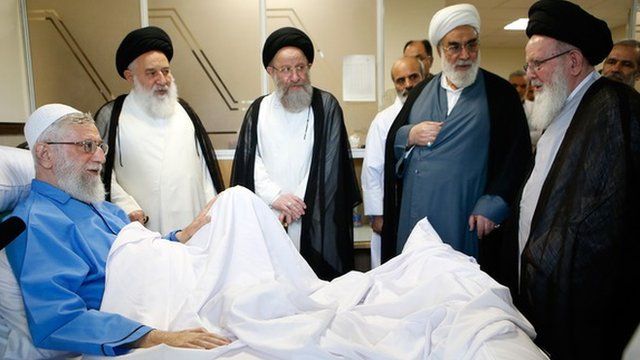 در سال ۹۴ بعد از عمل جراحی آقای خامنهای، تصاویری از این دست توسط دفتر رهبر جمهوری اسلامی منتشر شد