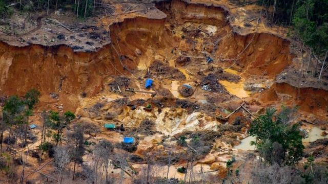 Brezilya'nın kuzeyindeki Yanomami yerli rezervinde yasadışı bir maden kampı