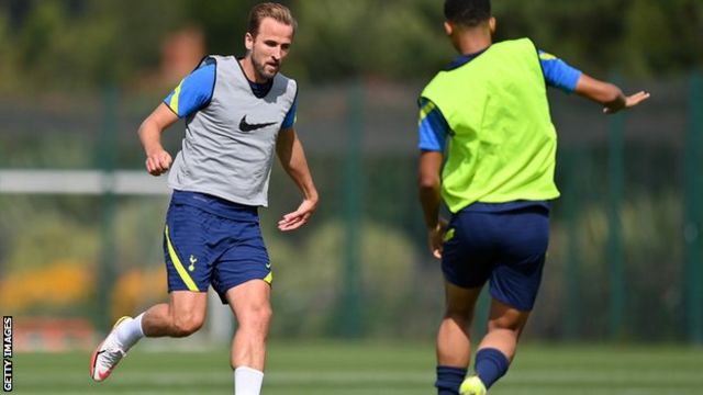 Tottenham left reeling after Harry Kane tells club he wants to leave this  summer, Harry Kane