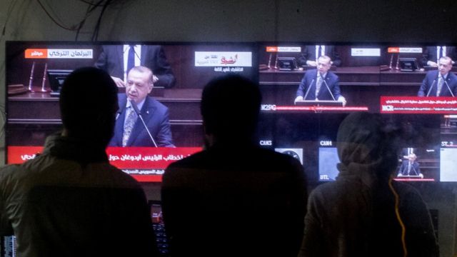 قنوات تليفزيونية مصرية معارضة تبث من تركيا تمثل حجر عثرة في تطبيع للعلاقات بين البلدين