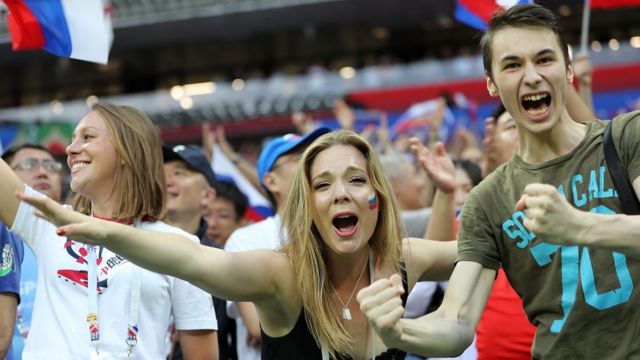 Russia fans celebrate