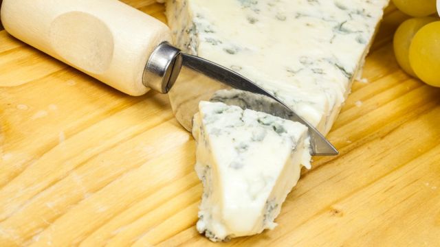 Поев на ужин сыра, увидишь странный сон. Неужели это правда? - BBC News ...