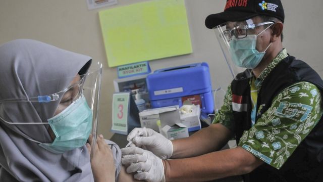 Vaksin Covid 19 Keragu Raguan Tenaga Kesehatan Untuk Disuntik Vaksin Sinovac Kalau Jadi Bahan Percobaan Ya Takut Bbc News Indonesia