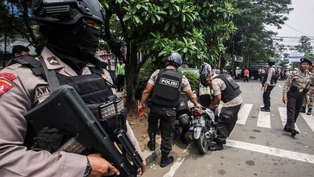 Polisi Tangkap Dua Orang Terduga Perencana Bom Gedung Dpr Dan Kedutaan 