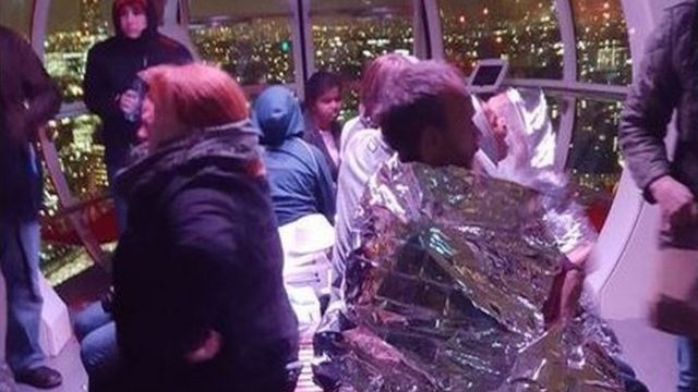 Personas atrapadas en una cápsula del London Eye