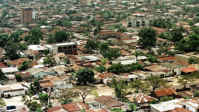 Vue aérienne de la partie ouest de la ville de Kinshasa prise le 16 mai 2000
