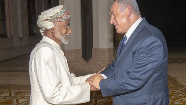 بنیامین نتانیاهو، نخست وزیر اسرائیل در سفر محرمانه خود به عمان با سلطان قابوس