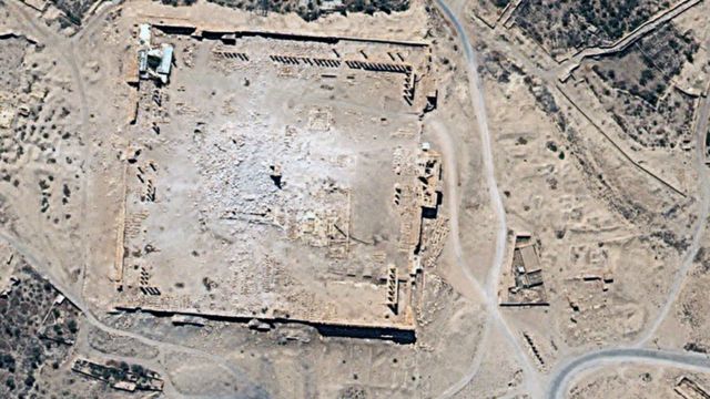 А это Пальмира всего через месяц, в сентябре 2015 года, разрушенная и разоренная ИГ