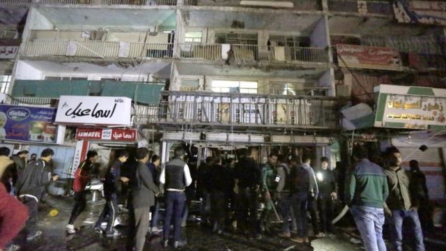 襲撃されたバグダッドのショッピングセンター(11日)
