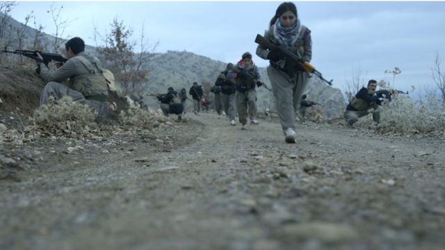 مجندات كومالة يتدربن في جبال كردستان العراق