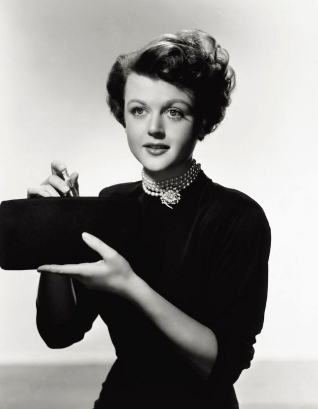 Анджела Лэнсбери в рекламе духов, 1940