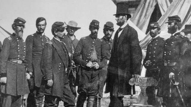 لينكولن مع قادة جيشه