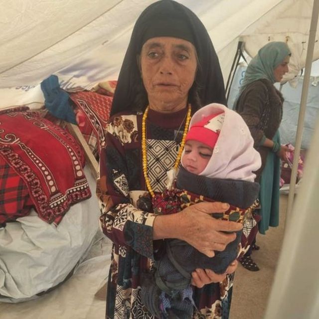 این نوزاد بدون کمک پزشکی از سوی پزشکان و پرستاران در مزرعه ای به دنیا آمد