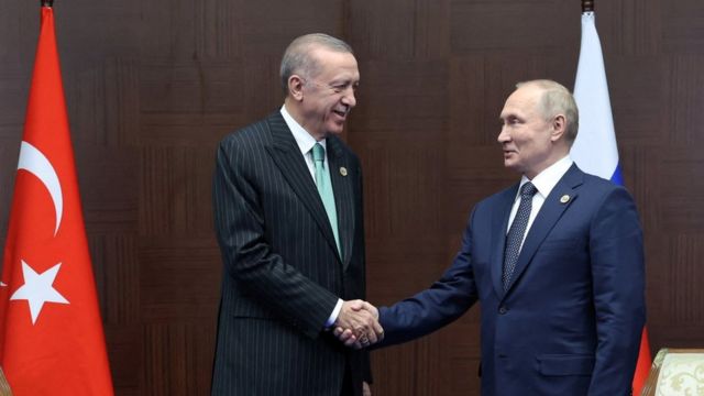 Turkey's Erdogan unnerves West with Putin visit - BBC News