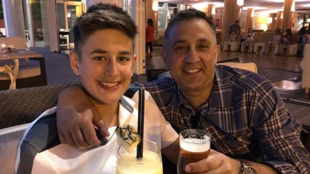 Coronavirus: la "milagrosa" recuperación de un paciente que pasó 61 días conectado a un respirador artificial por covid-19 3 Mal Martin junto a su hijo