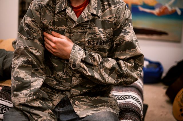Mike em uniforme militar
