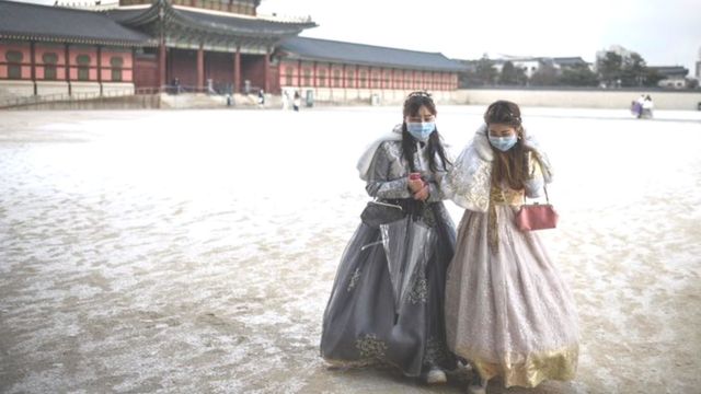 韩服在北京冬奥开幕式上出现引发韩国不满(photo:BBC)