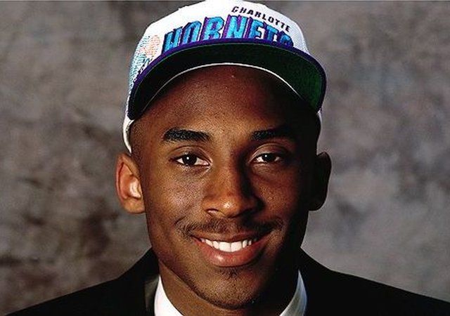 Kobe 1996 draftında Charlotte Hornets tarafından 13. sırada seçilip Lakers'a takas edilmişti.