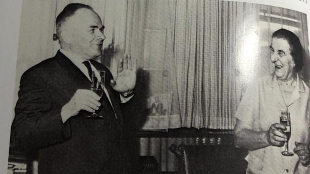 غولدا مائير والسفير السوفيتي في إسرائيل