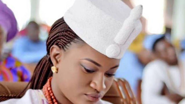 Taiwo Oyebola Agbona, étudiante en médecine, est nommée Reine du royaume d'Aaye, dans l'Etat d'Ondo, au sud-ouest du Nigeria.