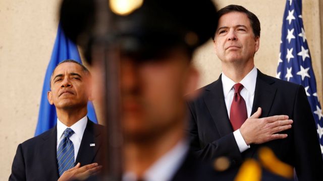 Председник Барак Обама и тада новоименовани директор ФБИ-ја Џејмс Коми на полагању заклетве у Вашингтону, 28. октобра 2013.