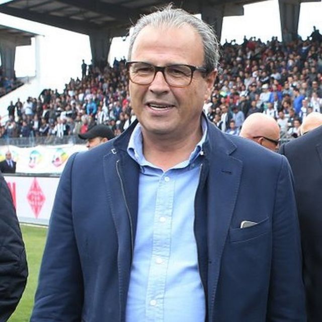 a FTF l'a suspendu à vie et lui a infligé une amende de 30.000 dinars" (12.000 euros)", selon un communiqué posté jeudi soir sur sa page officielle Facebook.