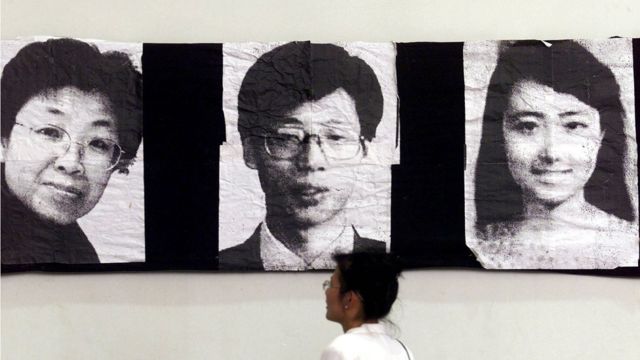 Black and white pictures of Shao Yunhuan, Xu Xinghu and Zhu Ying at an exhibition in China