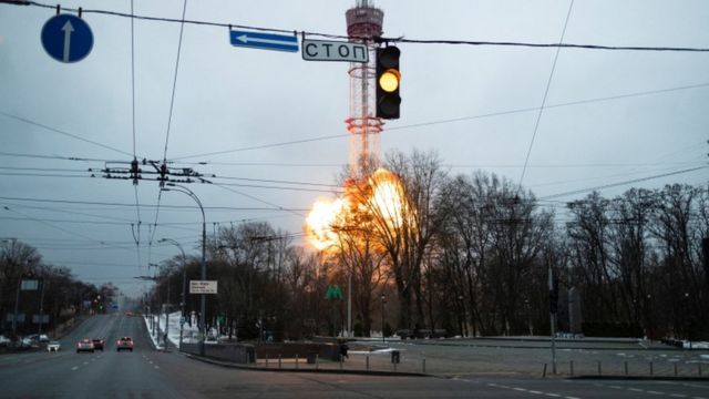 Una explosión en una torre de televisión en Kiev