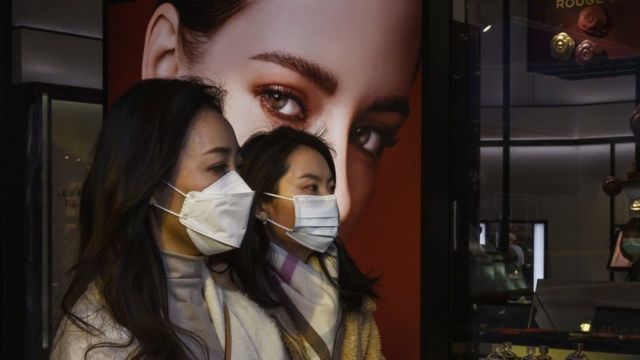 Mujeres con máscaras en las calles de China