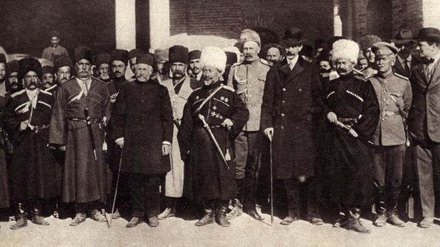 گروهی از افسران روس و ایرانی نیروی قزاق در زمان جنگ جهانی اول