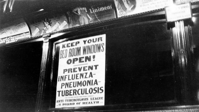 Cartaz em um transporte público de 1918 a 1919 que recomenda abrir as janelas para evitar doenças